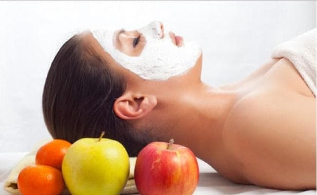 जानिए किस फ्रूट मसाज से निखरेगी आपकी त्वचा