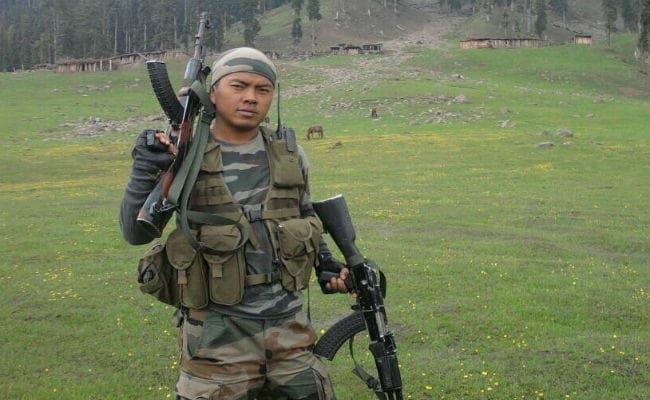 उग्रवादियों के साथ मुठभेड़ में टेरिटोरियल आर्मी के मेजर शहीद, तीन उग्रवादी ढेर