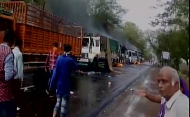 किसान आंदोलन : मध्यप्रदेश में बंद के दौरान लूटपाट, आगजनी, तोड़फोड़ एवं पथराव, पुलिस ने किया लाठीचार्ज