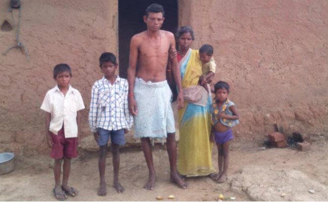 गुमला : पहान पुजार को घर से निकालकर पीटा, गुदामार्ग में डाला डंडा