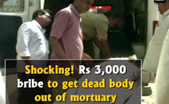 शर्मनाक! बेटी के शव को ले जाने के लिए परिवार ने अस्पताल को दी  3 हजार रुपये घूस, देखें वीडियो
