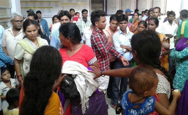 गुमला : अस्पताल में मरीज के बैग से 4000 रुपये की चोरी, सहिया पर चोरी का आरोप, एक घंटे तक मारपीट