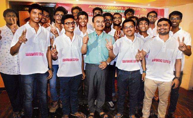 IIT JEE Advanced 2017 Results : पटना के अभ्युदय बने गुवाहाटी जोन में टॉपर, मिला 104वां रैंक IIT JEE Advanced 2017 Results : पटना के अभ्युदय बने गुवाहाटी जोन में टॉपर, मिला 104वां रैंक
