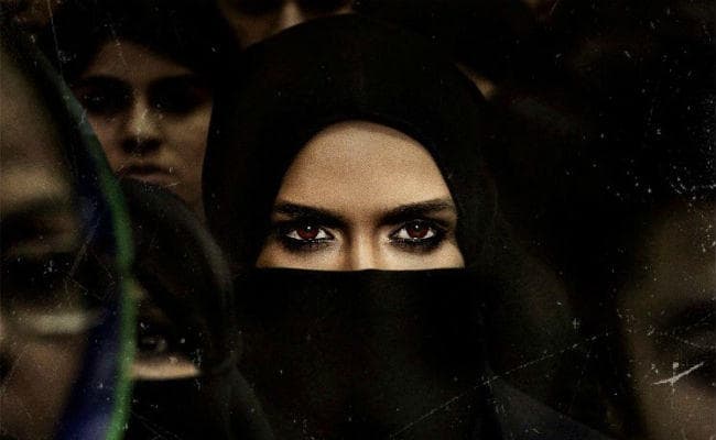 ''हसीना: द क्‍वीन ऑफ मुंबई'' का नया पोस्‍टर रिलीज, बुर्का पहने श्रद्धा कपूर का दमदार लुक...