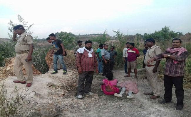 धनबाद : मिट्टी का पहाड़ के धंसने से तीन लोगों की मौत, दो घायल