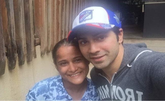 वरुण धवन से मिलने को घर से भागी यह सुपर-फैन, पहुंची मुंबई, पुलिस ने पकड़ा, जानें क्या हुआ इसके बाद