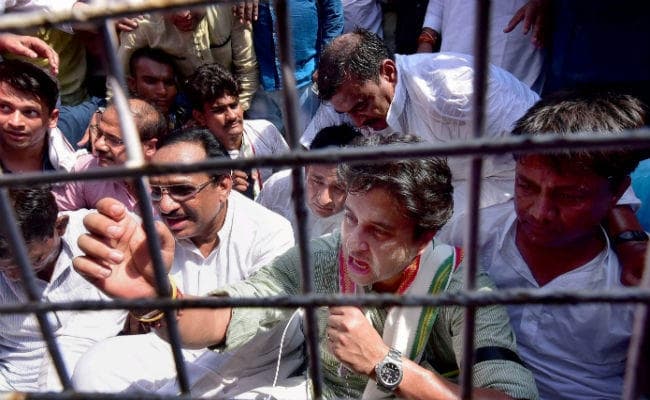 मंदसौर जा रहे सिंधिया व भूरिया को हिरासत में लिया गया, हार्दिक पटेल मंदसौर रवाना