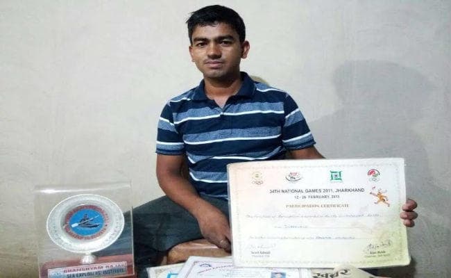गिरिडीह : पेट के लिए तैराकी का चैंपियन बना गाइड, कई नेशनल गेम में ले चुका है हिस्सा