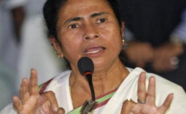 केंद्र ने 200 महिलाआें समेत 600 अर्द्धसैनिक बलों को भेजा दार्जिलिंग, ममता बनर्जी से मांगी रिपोर्ट