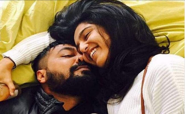 44 के अनुराग कश्यप को दो असफल शादियों के बाद हुआ 23 साल की इस लड़की से प्यार, तसवीरें दे रहीं गवाही