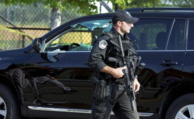 अमेरिकी सांसदों के बेसबाॅल अभ्यास के दौरान गोलीबारी, रिपब्लिकन सांसद घायल, हमलावर गिरफ्तार