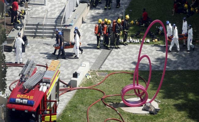 लंदन : 24 मंजिला आवासीय इमारत में भीषण आग लगने से 12 लोगों की मौत, 74 घायल