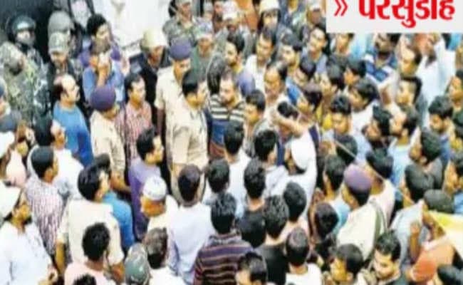 धार्मिक स्थल पर आपत्तिजनक सामान रखा, लोगों का हंगामा