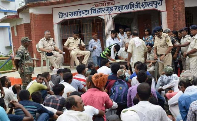 शेखपुरा : समादेष्टा कार्यालय पर होमगार्ड जवानों ने काटा बवाल, ड्यूटी बांटने की प्रक्रिया शुरू