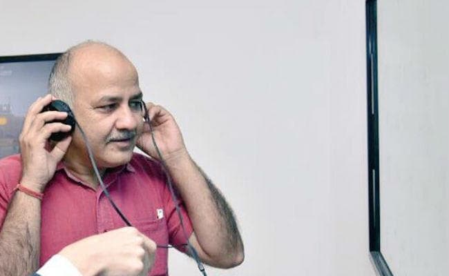 केजरीवाल के मंत्री मनीष सिसोदिया के घर छापेमारी के लिए पहुंची सीबीआइ, पढ़ें क्या है मामला