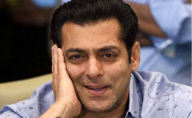 TUBELIGHT: जब सलमान ने गुनगुनाया,'' तू मेरा कौन लागे...'', देखें वीडियो
