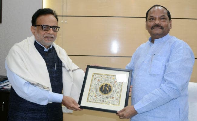 GST लागू होने से कपड़ों की कीमत में होगी गिरावट : हसमुख अढिया