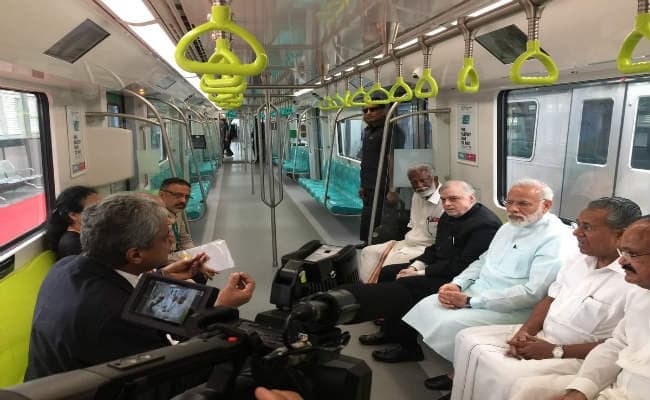 कोच्चि मेट्रो के पहले यात्री बने प्रधानमंत्री मोदी, जानें 10 खास बातें