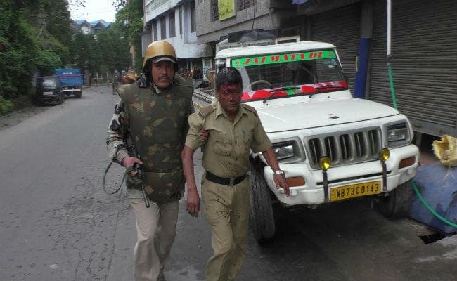 गोरखालैंड : पहाड़ की रानी लहूलुहान, पुलिस फायरिंग में दो की मौत, 36 पुलिसकर्मी घायल