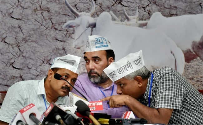 ''कुमार'' को लेकर ''आप'' में घमासान, मिशन विस्तार पर ''''विश्वास'''' के संकट में घिरे केजरीवाल