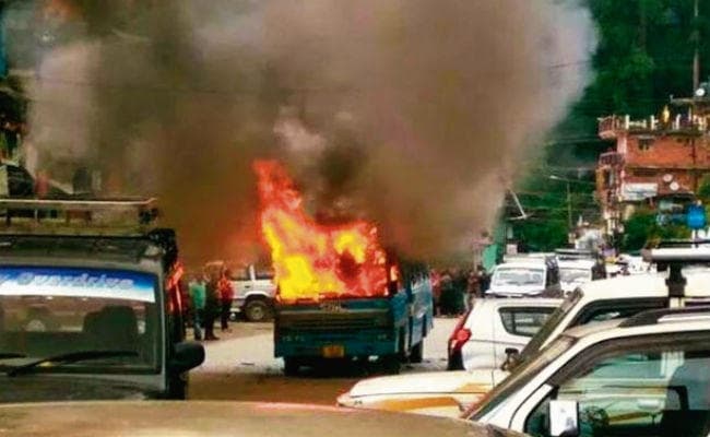 दहक रहा है दार्जीलिंग