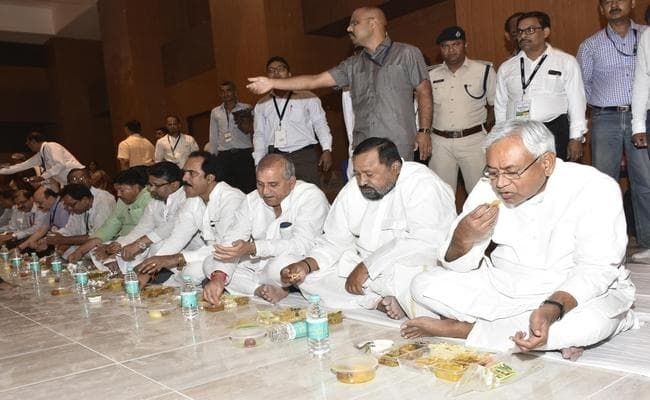 CM नीतीश का सबसे अलग है सियासी स्टाइल, किसी भी समस्या पर लेते हैं खुद का स्टैंड, पढ़ें