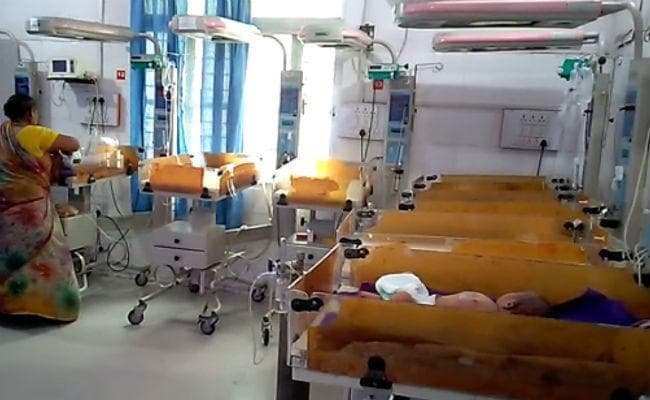 आरा : सदर अस्पताल के स्पेशल न्यू बॉर्न केयर यूनिट का एसी सात दिनों से खराब, दो दिनों में छह शिशुओं की मौत, हंगामा