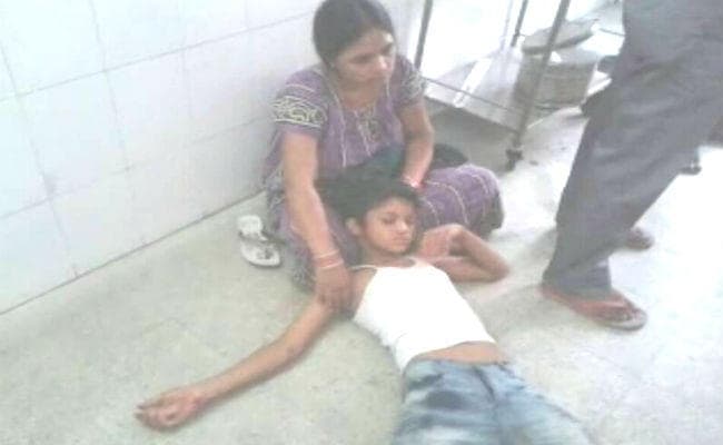 सदर अस्पताल में ड्यूटी पूरी होने पर डॉक्टर ने नहीं किया इलाज, मरीजों के परिजनों ने किया हंगामा, देखें वीडियो