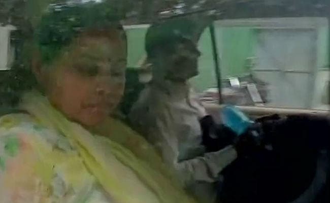 बेनामी संपत्ति मामला : आखिर लालू की पुत्री मीसा आयकर विभाग के समक्ष हुईं पेश, 4 घंटे तक हुई पूछताछ