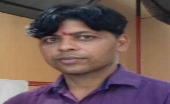 चौपारण : सात दिनों से पति फरार, न्याय के लिए पत्नी पहुंची थाना