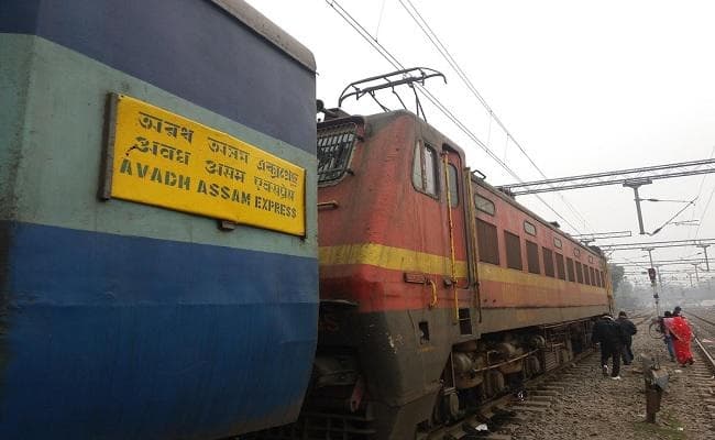 चोरों ने अवध-असम एक्सप्रेस के एसी-2 कोच की महिला यात्री के उड़ाये दस लाख के जेवरात