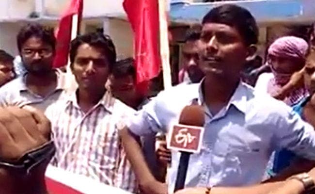 VIDEO : बिहार में बी एड कॉलेजों की अवैध वसूली पर छात्रों का प्रदर्शन