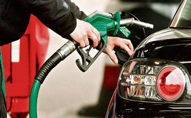 आंप्र में जेल से निकलीं महिलाएं आज से संचालित करेंगी पेट्रोल पंप