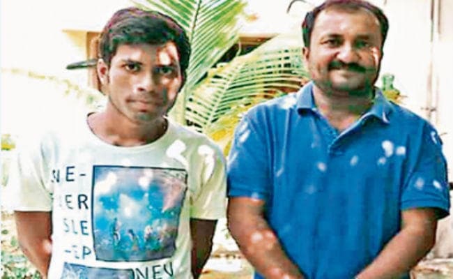 अभाव चुनौती है, तो जुझने का साहस भी