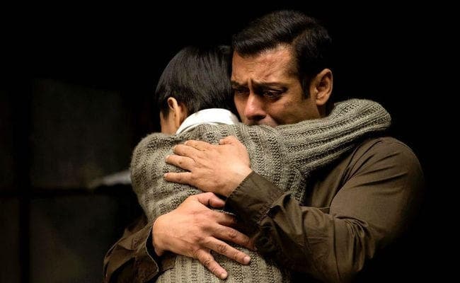 ज़रूरत से ज़्यादा इमोशनल है सलमान खान की ''ट्यूबलाइट'', यहां पढ़ें रिव्‍यू...