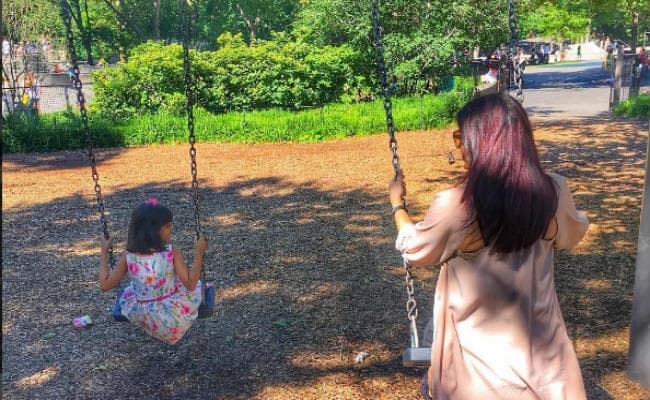 क्‍या आपने देखी ऐश्‍वर्या और आराध्‍या की ऐसी मस्‍ती, अभिषेक ने शेयर की तस्‍वीर...