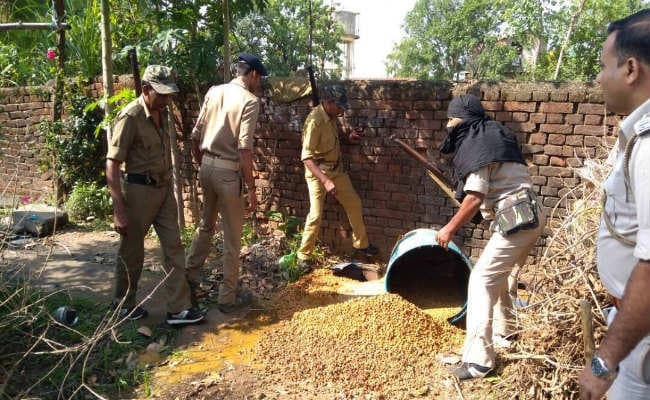 हजारीबाग : 200 लीटर देशी शराब नष्ट, 10 लोगों के विरूद्ध मामला दर्ज