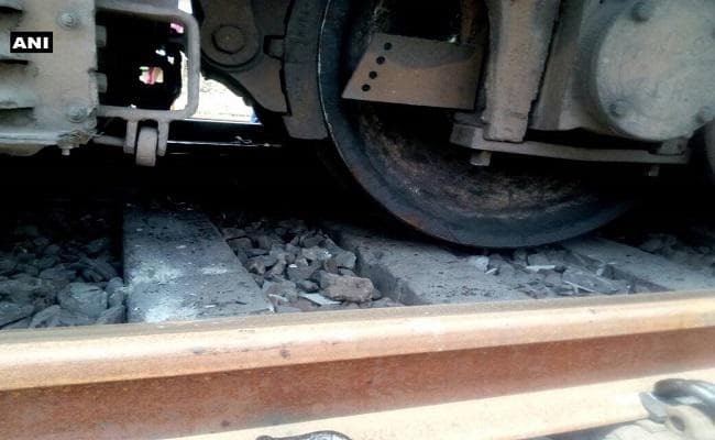 डेहरी स्टेशन के पास बरवाडीह-डेहरी पैसेंजर का इंजन पटरी से उतरा, परिचालन बाधित, कोई हताहत नहीं
