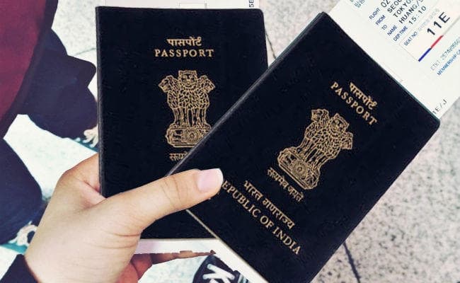 केवल अंग्रेजी में ही नहीं अब हिंदी में भी बनेंगे पासपोर्ट, विदेश मंत्री सुषमा ने की घोषणा