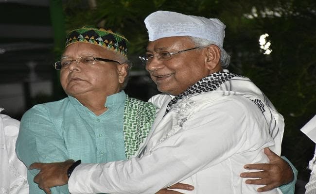 लालू की इफ्तार पार्टी में शामिल हुए CM नीतीश