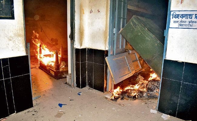 वेकेंसी नहीं आयी तो जला दिया बिहारशरीफ स्टेशन