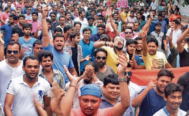 सिलीगुड़ी : गोरखालैंड विरोधी आंदोलन के दौरान फूटा गुस्सा, तोड‍़फोड़, कई जख्मी