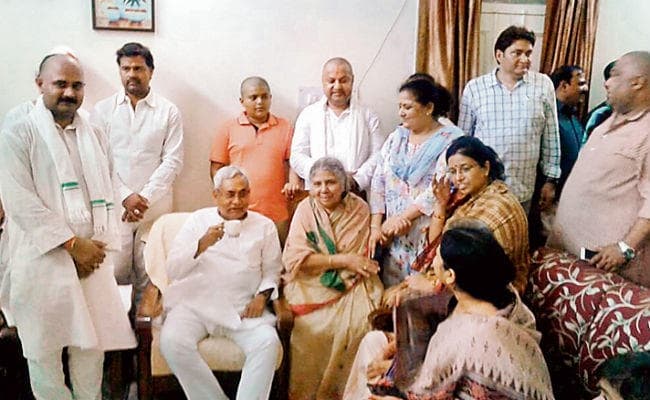 प्रसिद्ध समाजसेवी देवा सिंह का निधन व्यक्तिगत क्षति : मुख्यमंत्री