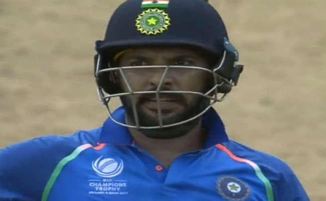 जब चैंपियंस ट्रॉफी की टी-शर्ट पहनकर क्रीज पर उतरे युवराज सिंह, हैरान रह गये लोग