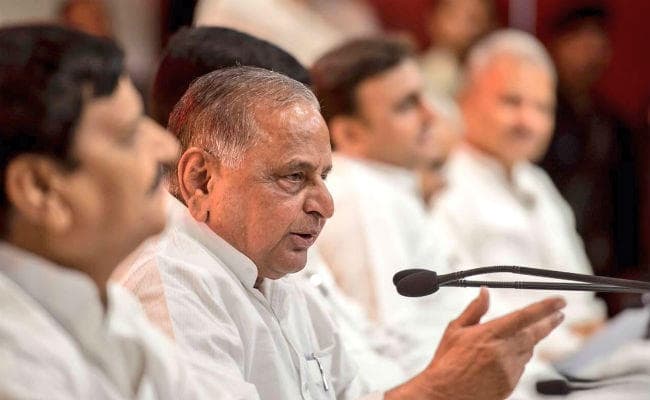 बोले मुलायम, कश्मीर के हालात से निपटने के लिए सेना को मिलनी चाहिए पूरी छूट