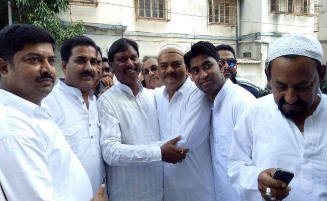 मानगो : पूर्व मुख्यमंत्री अर्जुन मुंडा ने मनाया ईद