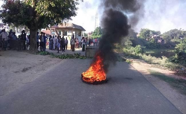 VIDEO : सीवान में फर्नीचर व्यवसायी की हत्या के बाद बवाल, पुलिस जीप और घर फूंका, तनाव