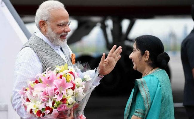 IN PICS: अमेरिका से मजबूत संबंध बनाकर और मार्क रूट की साइकिल लेकर पीएम मोदी पहुंचे स्वदेश