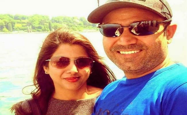 #SimpleMantra : सहवाग ने पत्नी संग शेयर की तसवीर, कहा, ''वाइफ सुखी, लाइफ सुखी''