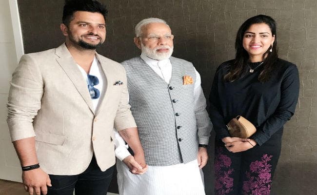 नीदरलैंड में पत्नी प्रियंका संग नरेंद्र मोदी से मिले सुरेश रैना